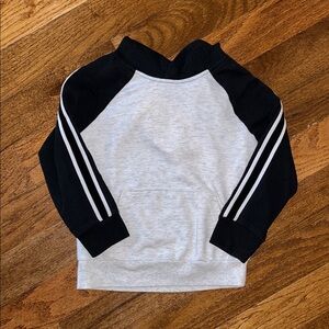 Boys Black and Gray Raglan Sweatshirt Size 5T